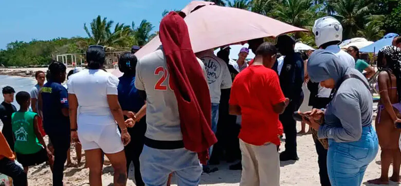 Adolescente muere en Juan Dolio tras sufrir inmersión en playa Oasis