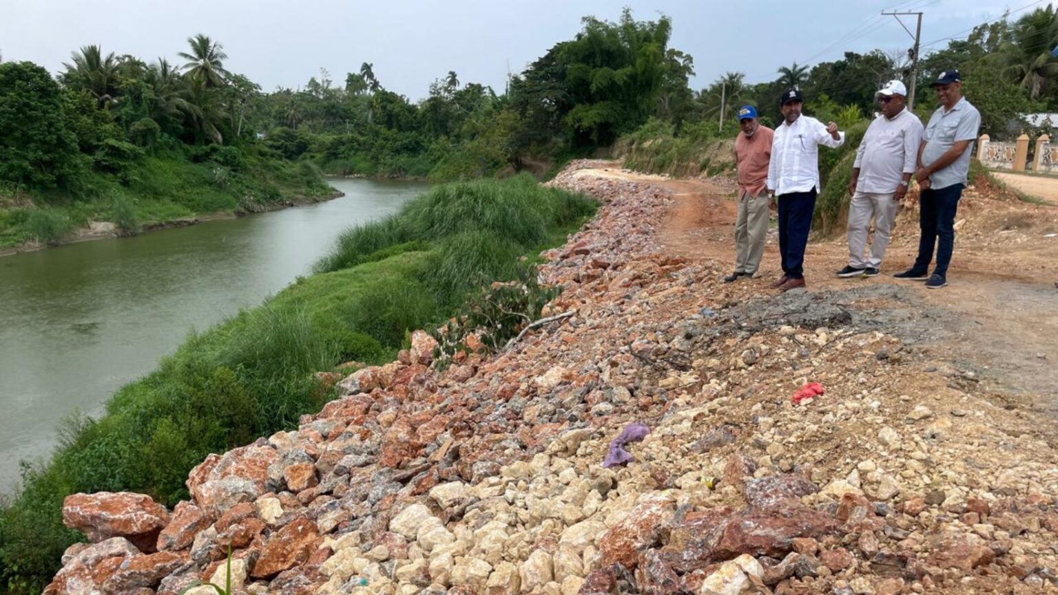 Indrhi inspecciona proyectos hídricos en Duarte para evitar inundaciones y garantizar agua potable