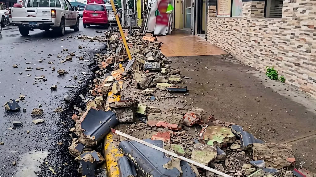 Caída de estructura en edificio Lesmin en Las Carreras provoca alarma en Santiago