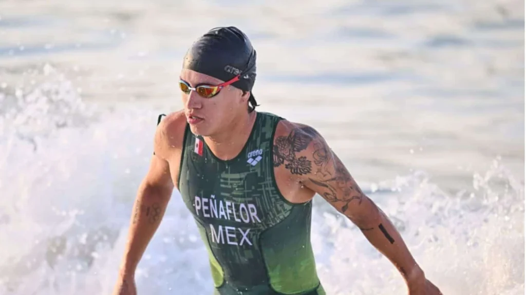 Aram Peñaflor firma una jornada dorada y revalida su título en el triatlón de Santo Domingo 2026