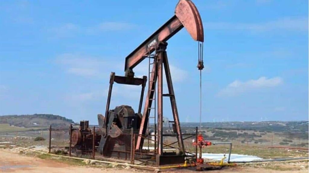 El petróleo de Texas sube un 0,61 % hasta los 82,90 dólares tras expirar sin éxito la tregua entre EE. UU. e Irán