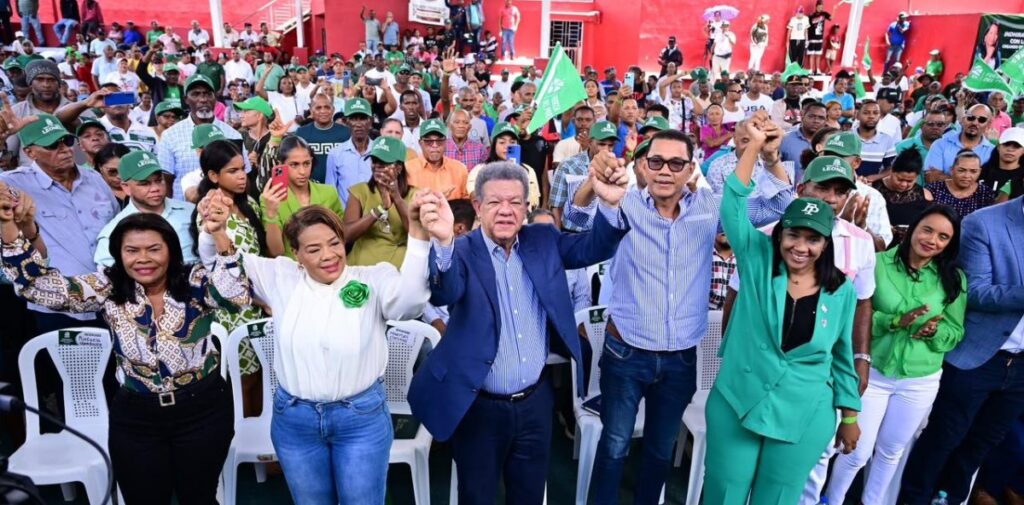 Vicealcaldesa de Los Alcarrizos deja PRM y se une a FP: “Aquí se respira Leonel”