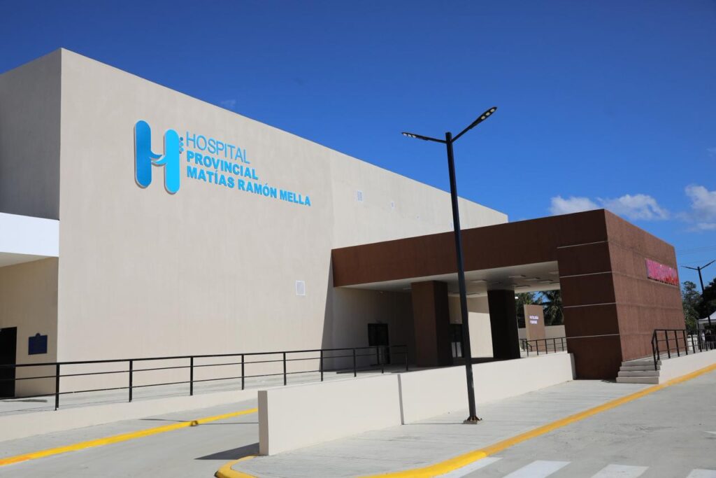 Usuarios aseguran que ellos mismos han tenido que limpiar hospital de Dajabón