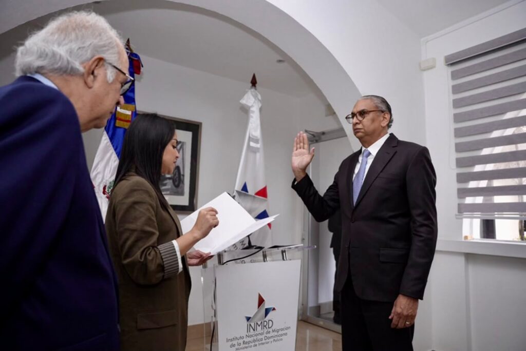 Faride Raful juramenta a José Benedicto Hernández como director del Instituto Nacional de Migración