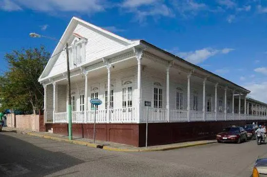 Gobierno rescatará patrimonio cultural con restauración del Club de Comercio