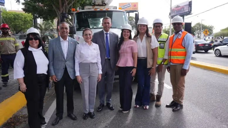 Indotel, alcaldia y sector eléctrico eliminan cableado viejo en el DN
