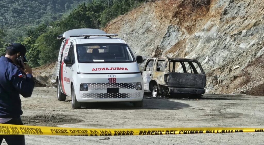Hallan cuerpo calcinado en vehículo incendiado en La Vega