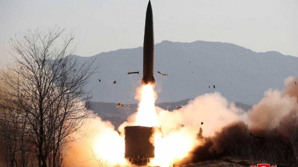 Japón alerta que Corea del Norte lanzó un misil que podría ser balístico