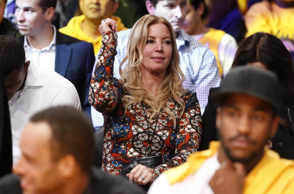 Jeanie Buss impugna la venta familiar de los Lakers: qué está en juego en la nueva pelea por el control de la franquicia