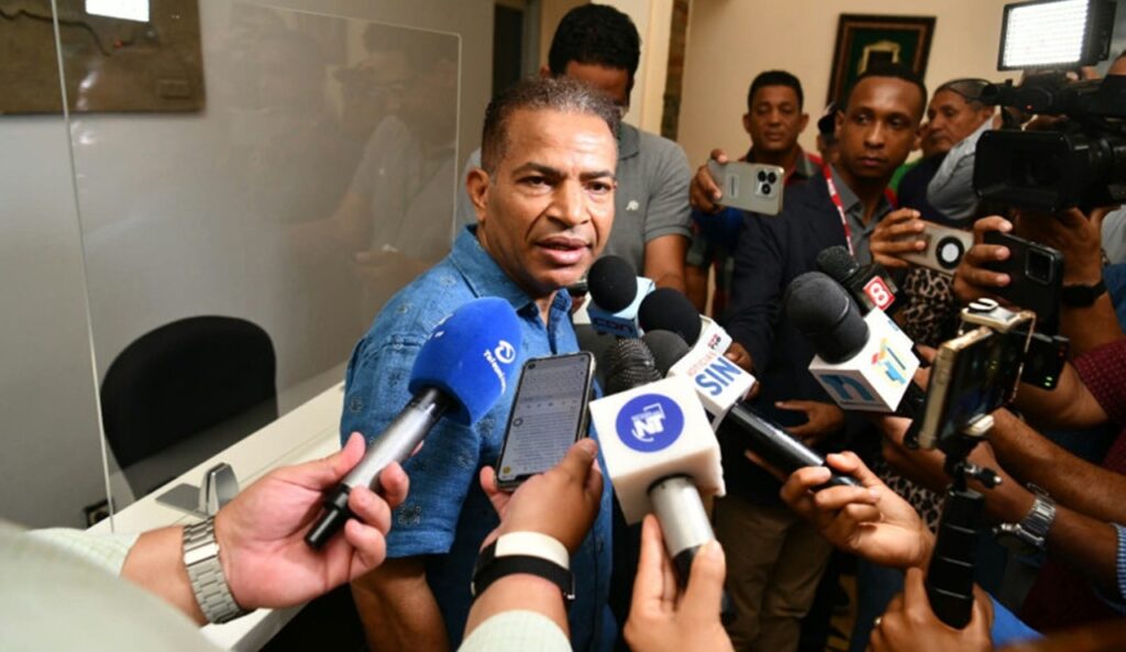 Juan Marte denuncia que los autobuses adquiridos para modernizar el transporte en Santiago “terminaron fuera” de las rutas previstas