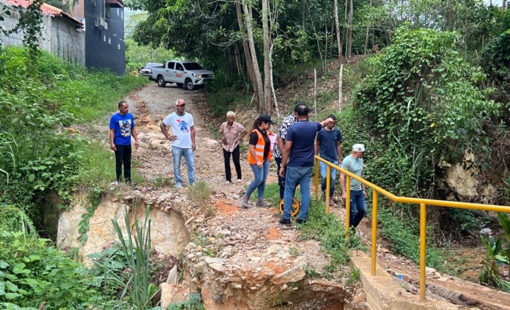 Puente derrumbado en Fantino será evaluado por Obras Públicas