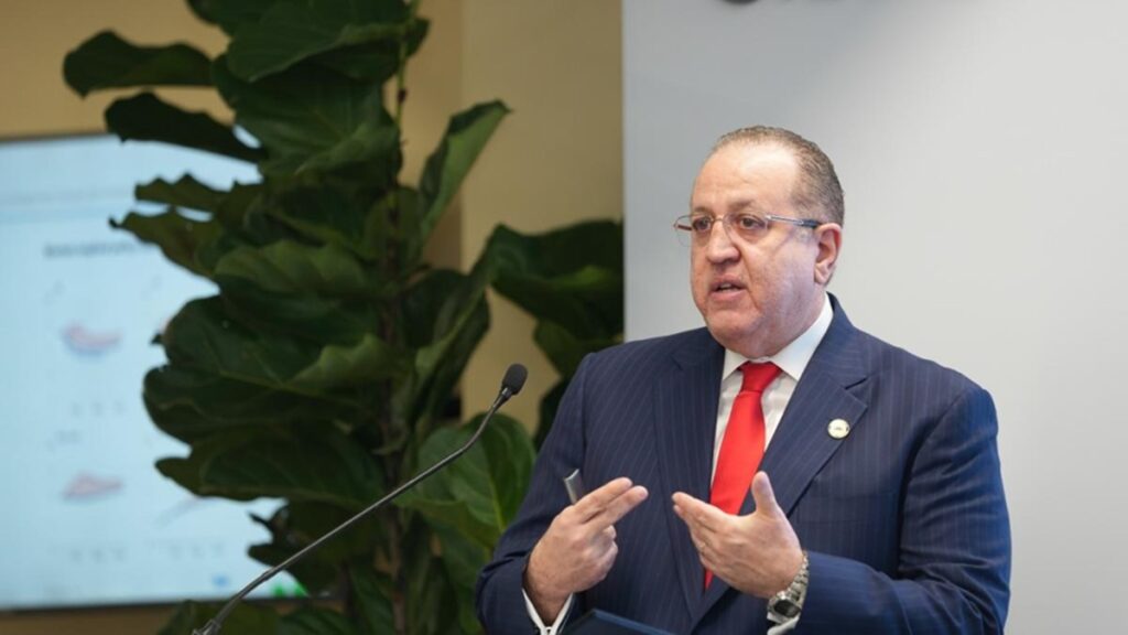 Magín Díaz urge reformas para crear espacio fiscal y fortalecer la inversión pública en República Dominicana
