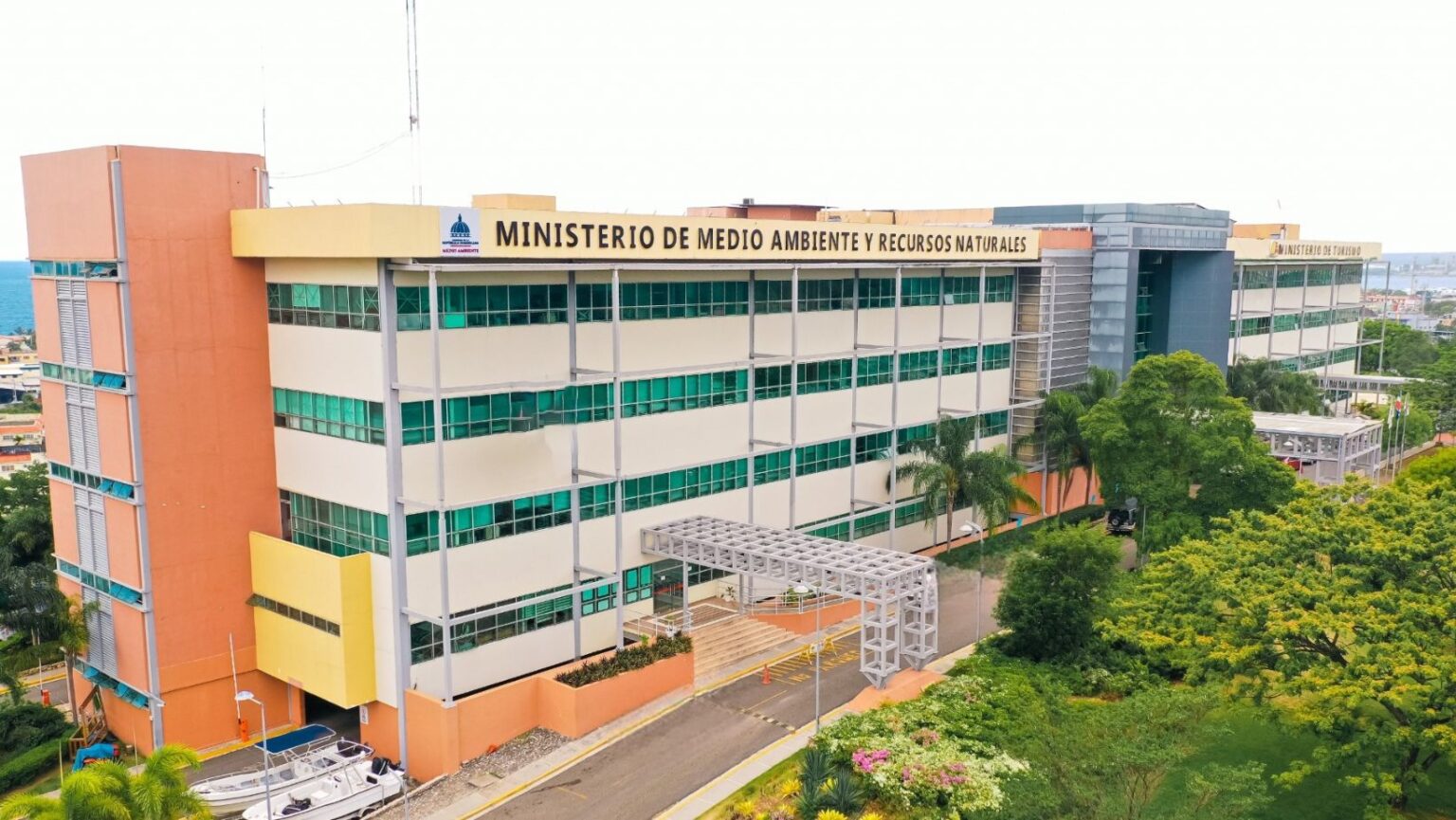 Ministerio de Medio Ambiente anuncia modernización de su red de oficinas