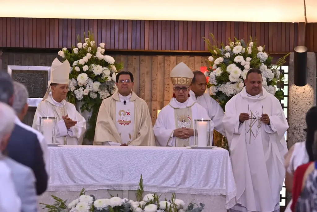Rector de la PUCMM conmemora 25 años de sacerdocio