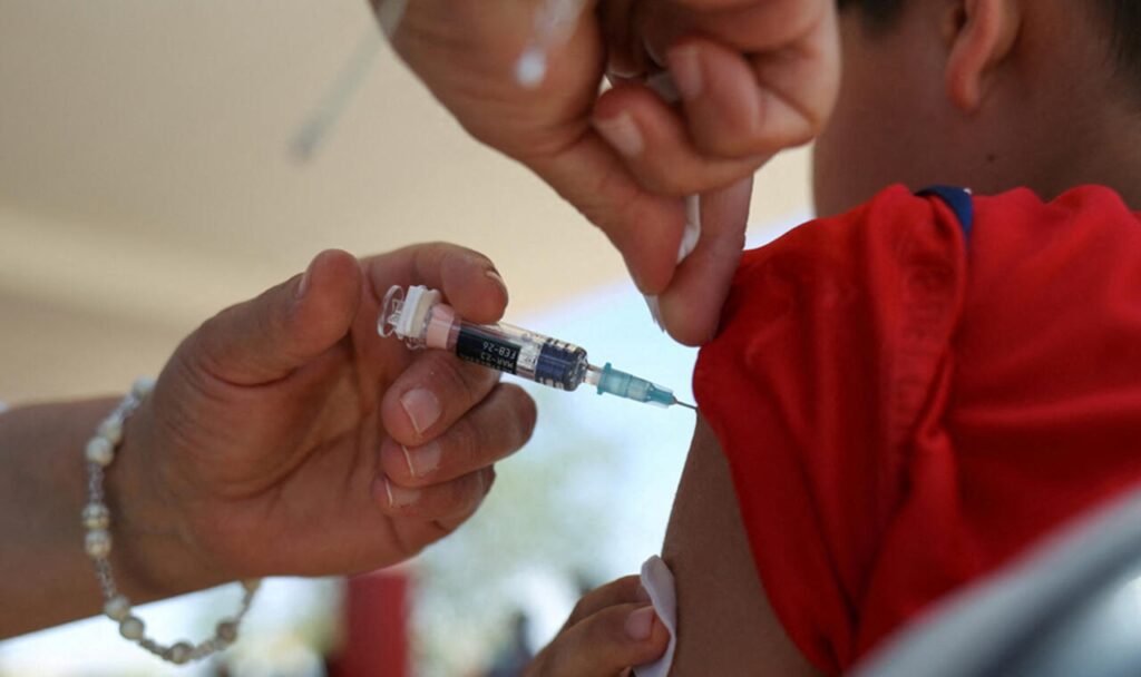 OPS emite alerta sanitaria y pide reforzar la vacunación ante el mayor brote de sarampión en América en 22 años