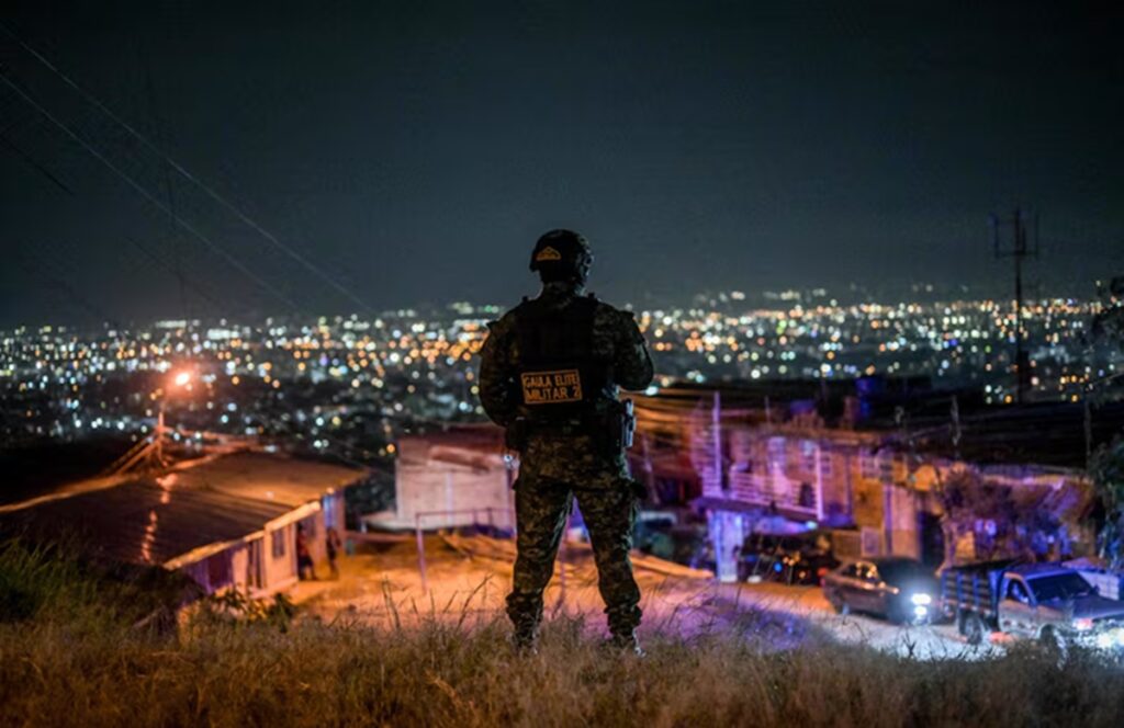 Ejército y Policía blindan una zona estratégica de Cali para garantizar la investidura presidencial de De la Espriella