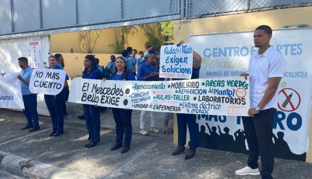 Protesta marca inicio del año escolar por malas condiciones en liceo de Nagua
