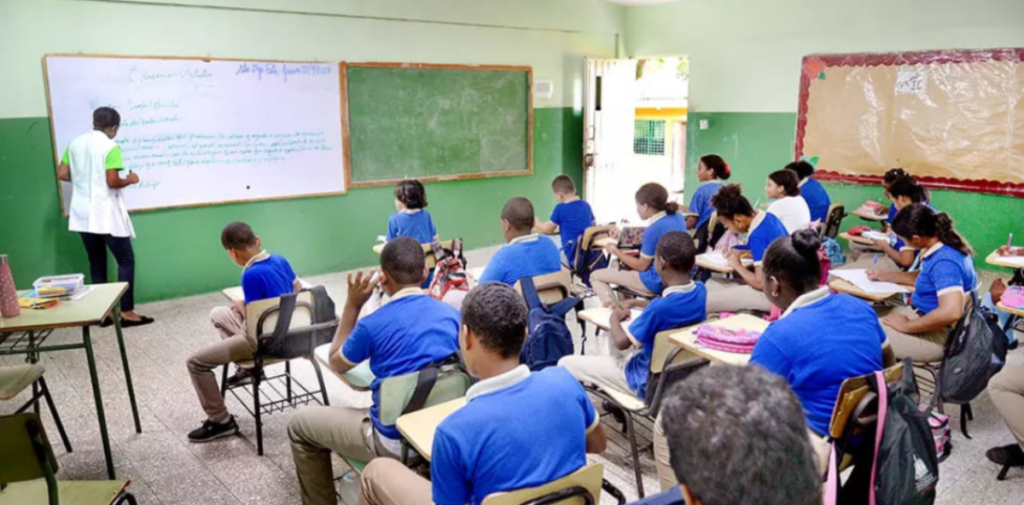 Maestros afectados por retraso de RD$9,000 millones