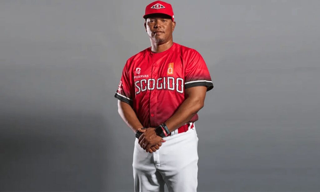 Ramón Santiago buscará el tricampeonato con los Leones del Escogido en la temporada 2026-27