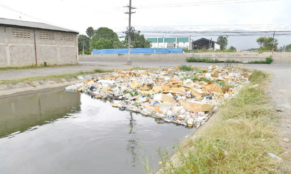 Tres acueductos paralizados provocan escasez de agua