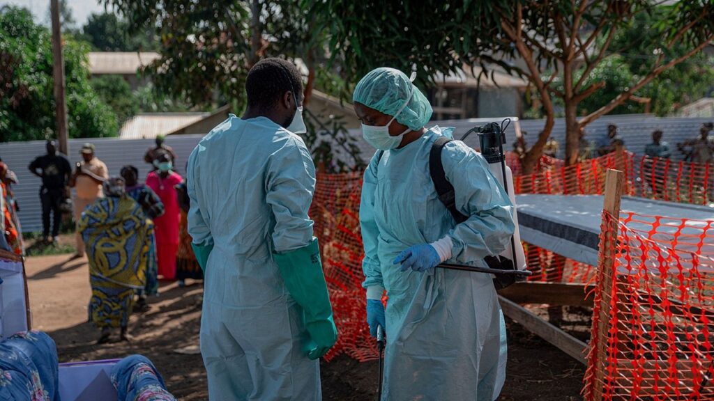 Save the Children alerta: 180 niños quedaron huérfanos por el brote de ébola en la RDC, casi dos cada día
