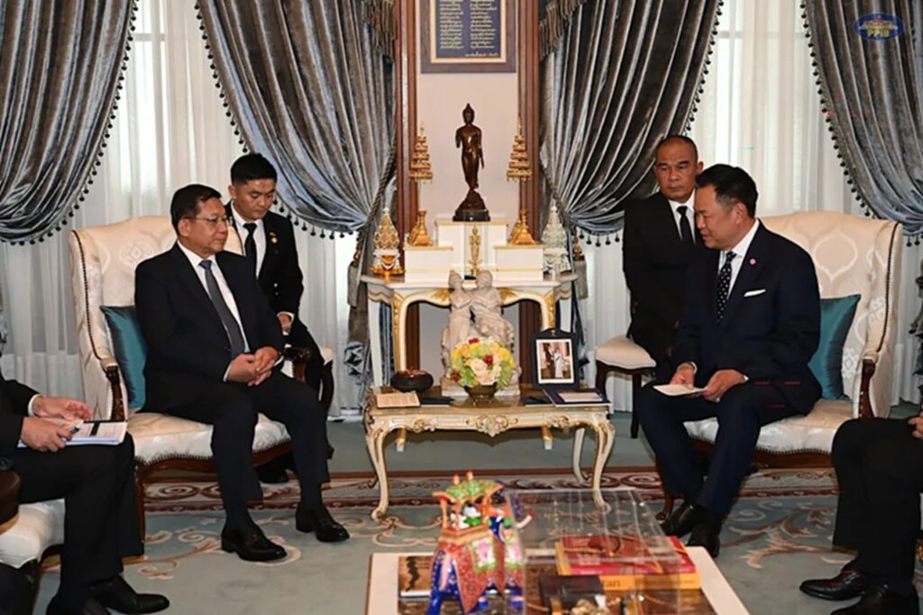 Tailandia recibe con honores al líder golpista birmano en plena campaña de legitimación internacional