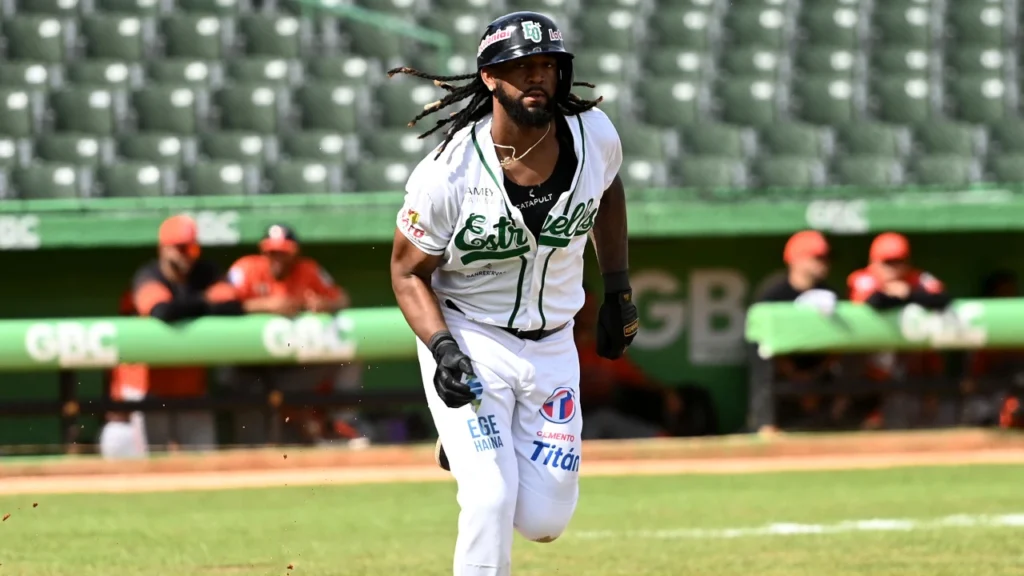 Toros adquieren al romanense Rainer Núñez desde las Estrellas Orientales