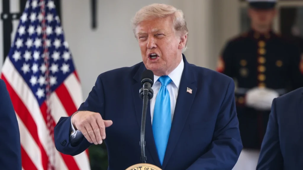 Trump asegura que las conversaciones con Irán se reanudarán este lunes, pero Teherán lo desmiente