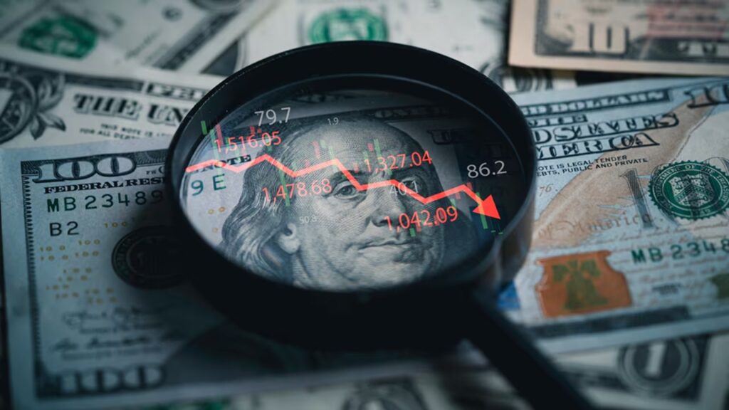 Un peso fuerte frente al dólar favorece a unos y presiona a otros en la economía dominicana