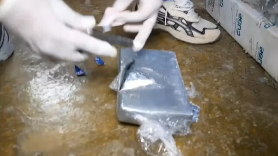 DESMANTELAN ESTRUCTURA DE NARCOTRÁFICO EN SPM Y OCUPAN 26 PAQUETES DE PRESUNTA COCAÍNA