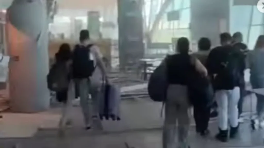 Terremoto de 7.4 obliga cierre temporal de aeropuertos en Colombia