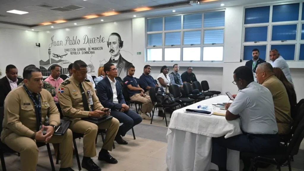 DGM articula acciones con Procuraduría, Interpol y PN para ejecutar órdenes judiciales en aeropuertos