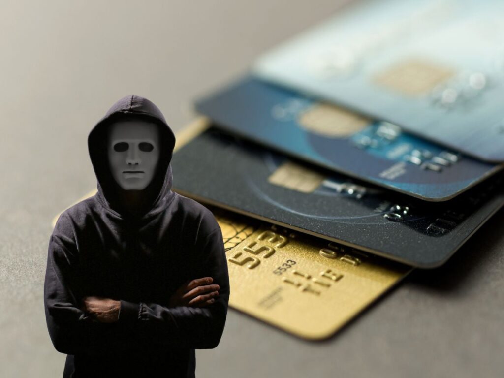 Hombre arrestado en SFM por fraude con tarjeta bancaria