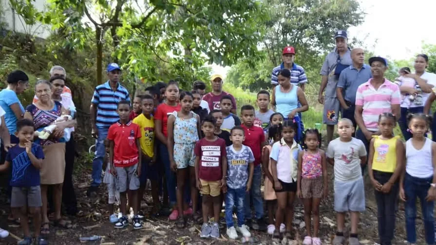 Inicio escolar en riesgo por falta de plantel en Santiago