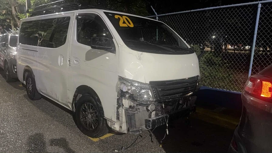 Apresan hombre que robó guagua y fue captado conduciendo en vía contraria