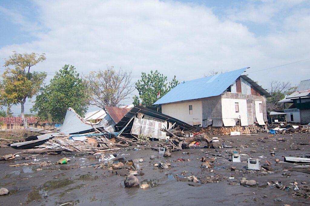 Más de 5.000 indonesios siguen desplazados tras el devastador terremoto de magnitud 7,7 en Flores