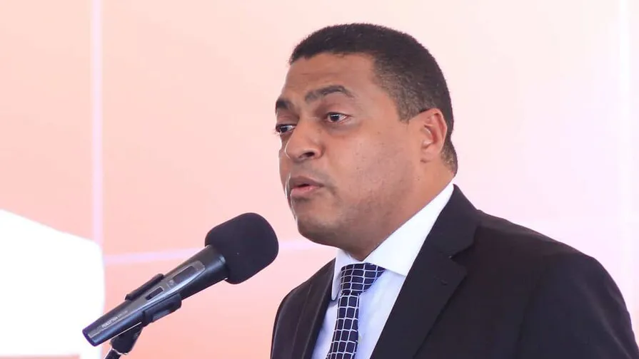 Monegro se aparta del protocolo y rinde homenaje a colaboradores de los Juegos Santo Domingo 2026