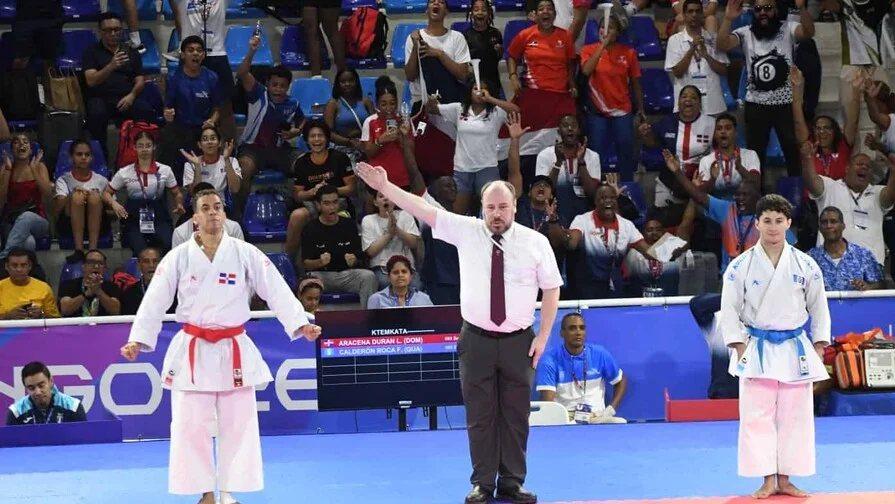 Larry Aracena brilla con oro en kata y refuerza dominio dominicano en karate