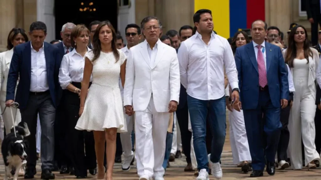 Petro realiza su despedida final como presidente en Bogotá