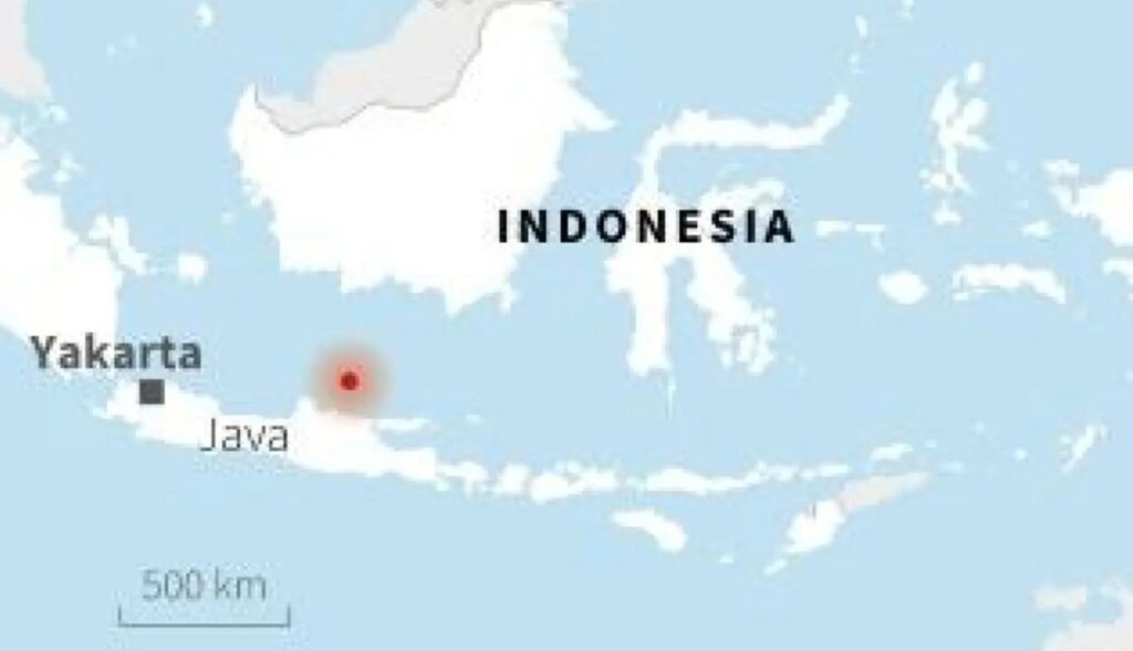 Potente sismo de magnitud 7,7 sacude Indonesia y activa alerta de tsunami