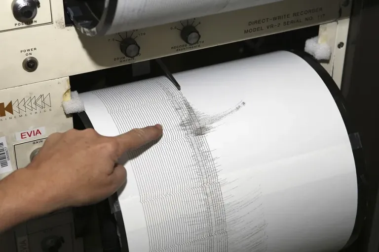 Emergencias en Granada tras sismo de 5 grados en Alhendín